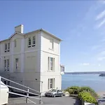 8 Bayview, Vernon Court