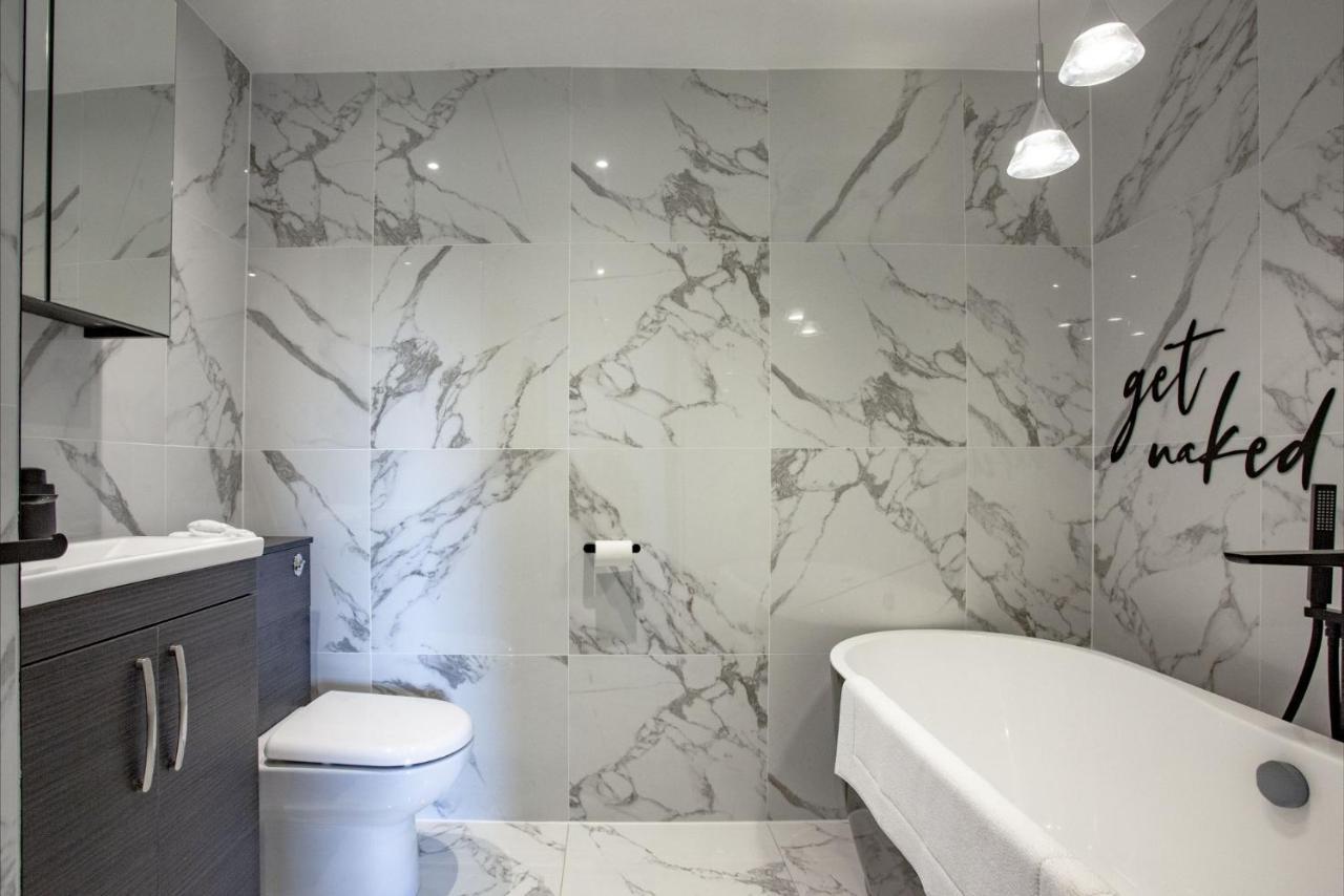 8 Bayview, Vernon Court Apartment